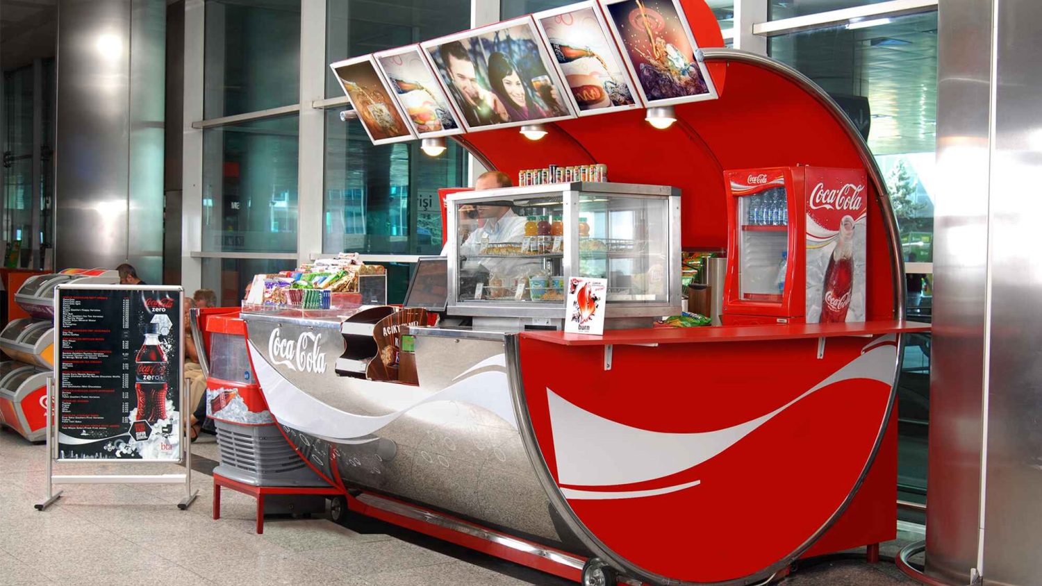 CocaCola Atatürk Havalimanı stant tasarımı - genel görünüm